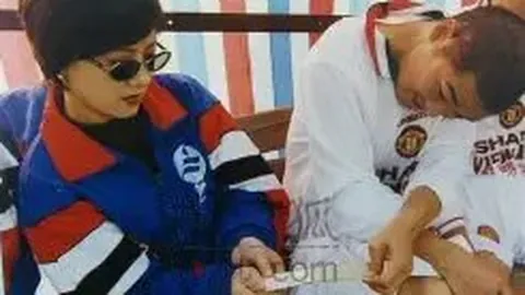 杨丽萍展间即兴舞动，与半裸男共舞引关注